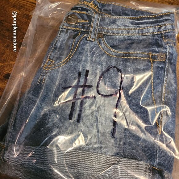 Vanity Cuffed Denim Shorts Size 25 Low Rise Button Flap Medium Light Wash - Picture 9 of 9